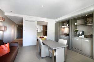 Kuchyň nebo kuchyňský kout v ubytování Seventeen Hotel