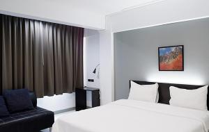 Postel nebo postele na pokoji v ubytování Izen Budget Hotel & Residence