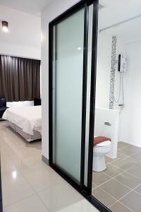 Postel nebo postele na pokoji v ubytování Izen Budget Hotel & Residence