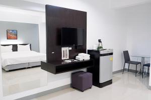 Postel nebo postele na pokoji v ubytování Izen Budget Hotel & Residence