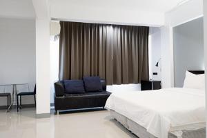 Giường trong phòng chung tại Izen Budget Hotel & Residence
