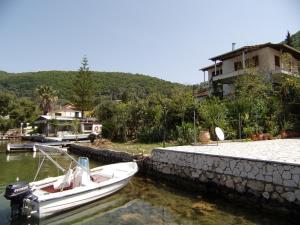 Φυσικό τοπίο κοντά σε αυτή η παραθεριστική κατοικία