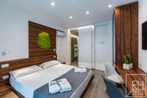 A bed or beds in a room at B&B Rakel Home