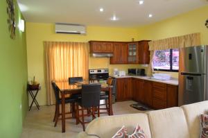 A kitchen or kitchenette at Kiskadee Korner