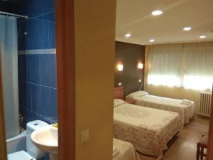 Cama o camas de una habitación en Hostal Lido