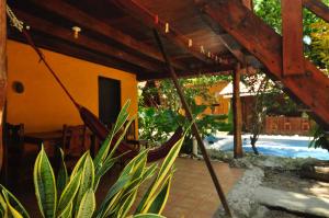 حديقة خارج Howler Monkey Hotel