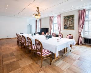 TV a/nebo společenská místnost v ubytování Hotel Stadthaus