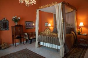 Postel nebo postele na pokoji v ubytování La Mirage Garden Hotel & Spa