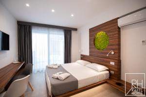 A bed or beds in a room at B&B Rakel Home