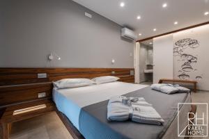 A bed or beds in a room at B&B Rakel Home