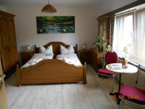 Ein Bett oder Betten in einem Zimmer der Unterkunft Pension "Am Schloß"