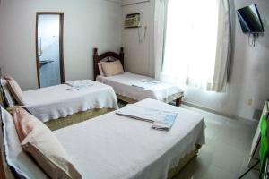 Ένα ή περισσότερα κρεβάτια σε δωμάτιο στο Germano's Hotel +28 φωτογραφίες
