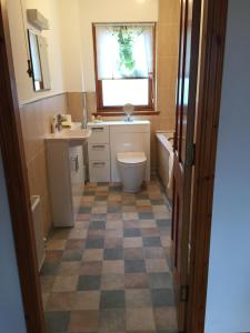 Bathroom sa Brackenbrae Holiday Cottage