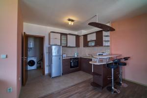 A kitchen or kitchenette at Sea Panorama Apartments Golden sands