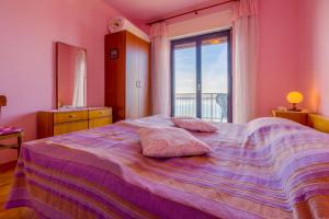 Ένα ή περισσότερα κρεβάτια σε δωμάτιο στο Apartman Ivka