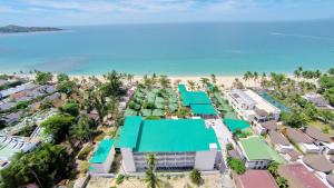 an aerial view of a resort with the beach in the background at Lamai Coconut Beach Resort in Lamai