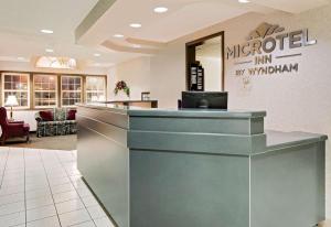 a lobby of a mitzpeleigh inn niagara winery at Microtel Inn & Suites by Wyndham Joplin in Joplin