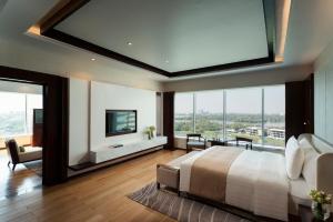 Uma televisão e/ou sistema de entretenimento em Melia Yangon
