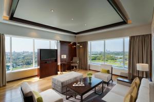 Uma televisão e/ou sistema de entretenimento em Melia Yangon