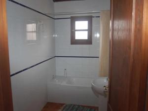 Koupelna v ubytování GBH Casas Fimbapaire + 16 fotografií