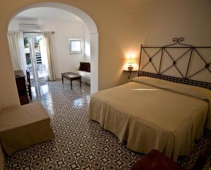 a hotel room with two beds and a table at Il Giardino dell'Arte in Anacapri