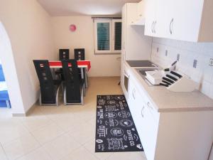 Kuchyň nebo kuchyňský kout v ubytování Apartments Jadran