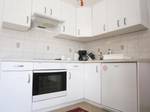 Kuchyň nebo kuchyňský kout v ubytování Apartments Jadran