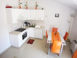 Kuchyň nebo kuchyňský kout v ubytování Apartments Jadran