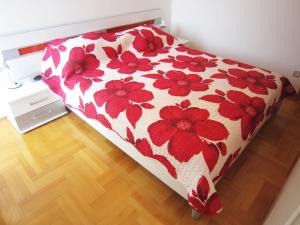 Postel nebo postele na pokoji v ubytování Apartments Jadran