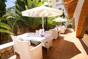 Reštaurácia alebo iné gastronomické zariadenie v ubytovaní Hipotels Mediterraneo Club