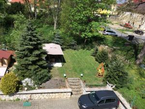 a car parked in a yard with a tent at Pension Abbazia in Františkovy Lázně