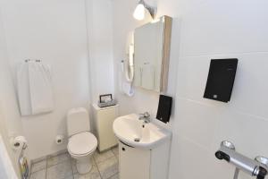 Koupelna v ubytování Hotel Amerika + 37 fotografií