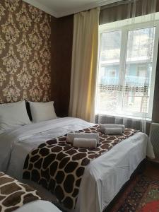 Postel nebo postele na pokoji v ubytování Nikoloz Guesthouse