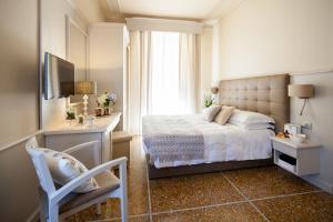 A bed or beds in a room at Hotel Mediterraneo