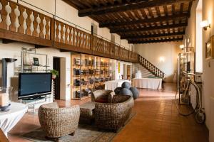 A television and/or entertainment centre at Relais Fontevivo