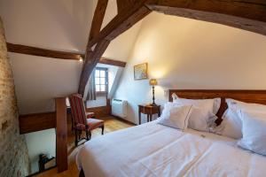 Postel nebo postele na pokoji v ubytování Abbaye de Maizières + 37 fotografií