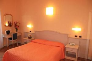 Voodi või voodid majutusasutuse Hotel Excelsior Splendide toas