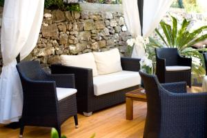 A seating area at Hotel Mediterraneo