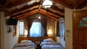 Tempat tidur dalam kamar di Mendei Vendégház