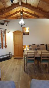 Posezení v ubytování Mendei Vendégház Loft Apartman