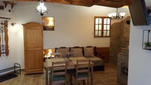 Posezení v ubytování Mendei Vendégház Loft Apartman