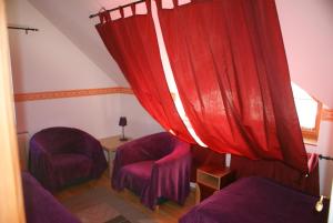 Posezení v ubytování Mendei Vendégház Loft Apartman