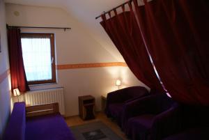 Posezení v ubytování Mendei Vendégház Loft Apartman