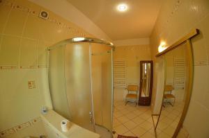 Ένα μπάνιο στο Apartament Promyczek +16 φωτογραφίες