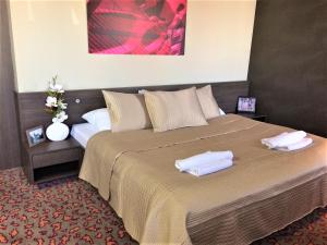 מיטה או מיטות בחדר ב-Kongres Hotel Roca