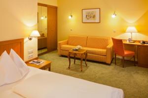 Postel nebo postele na pokoji v ubytování Hotel Herzoghof