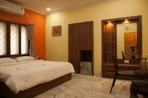 Om Sai Villa Guesthouse tesisinde bir odada yatak veya yataklar