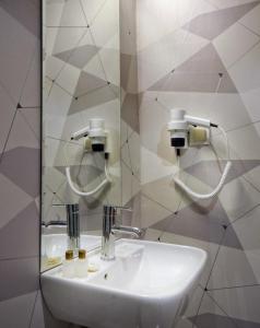 a bathroom with a sink and a mirror at Hotel Abro Sezenler in Ankara