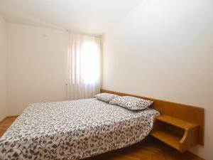 Postel nebo postele na pokoji v ubytování Apartments and rooms Novigrad 1624