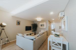 TV a/nebo společenská místnost v ubytování Studio Marina by Madeira Best Apartments